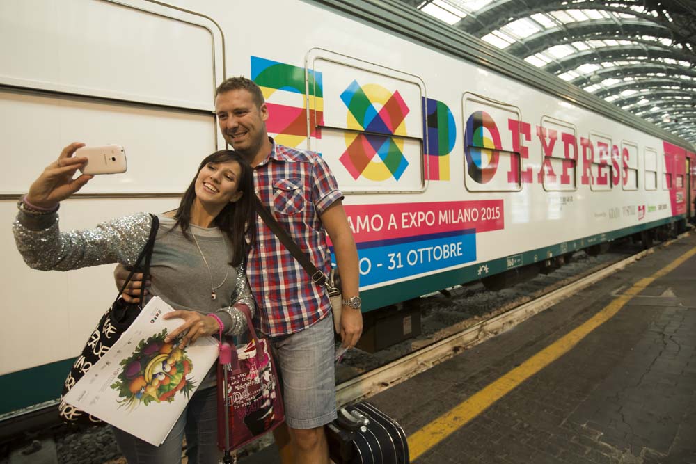 Expo-express-evento-esposizione-pubblico Expo-express-evento-selfie-pubblico