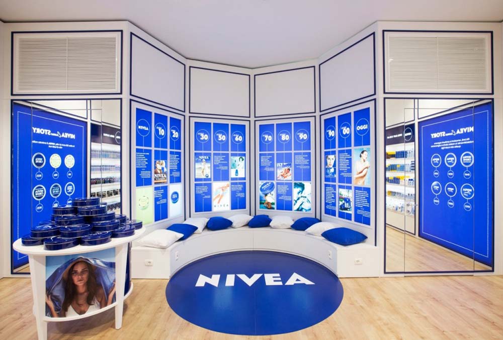 nivea-temporary-shop-mockup-negozio-fisico nivea-temporary-shop-mockup